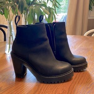 Dr Martens Magdalena heeled leather bootie